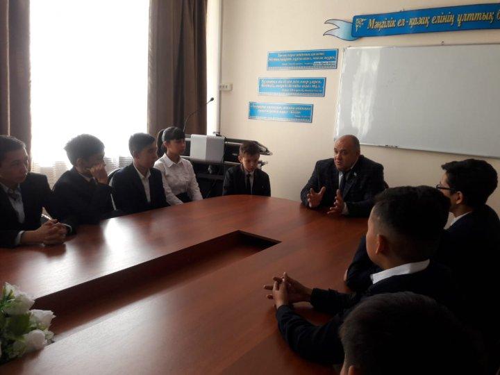 Депутатпен кездесу