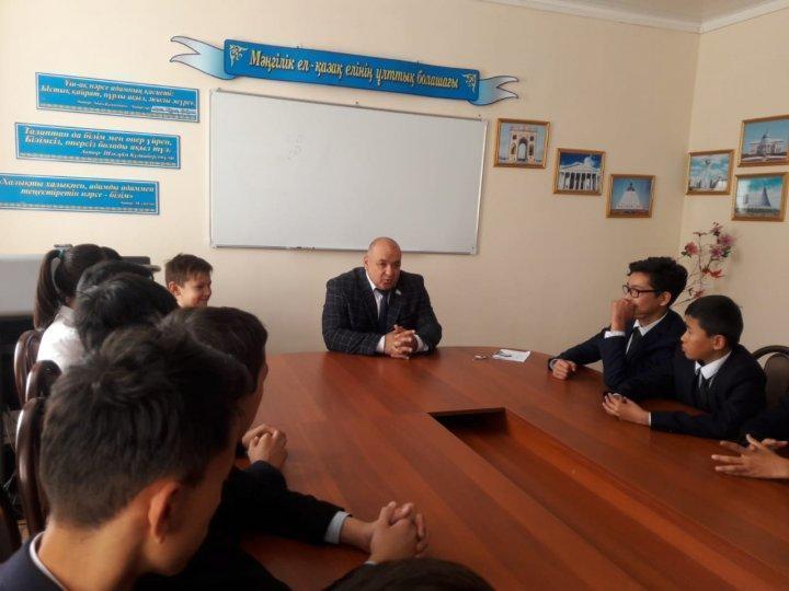 Депутатпен кездесу