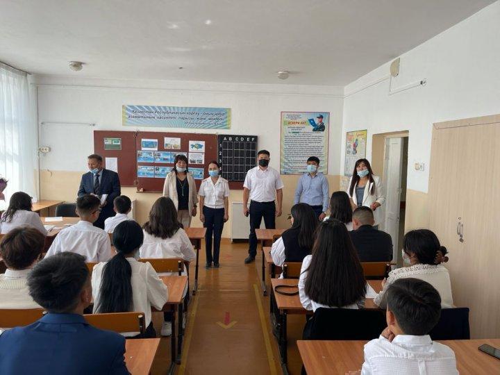 Оқушылармен "инспектор сағаты" өтті.