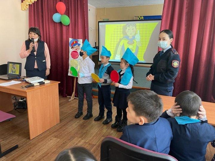 Жол қауіпсіздігін сақтайық.