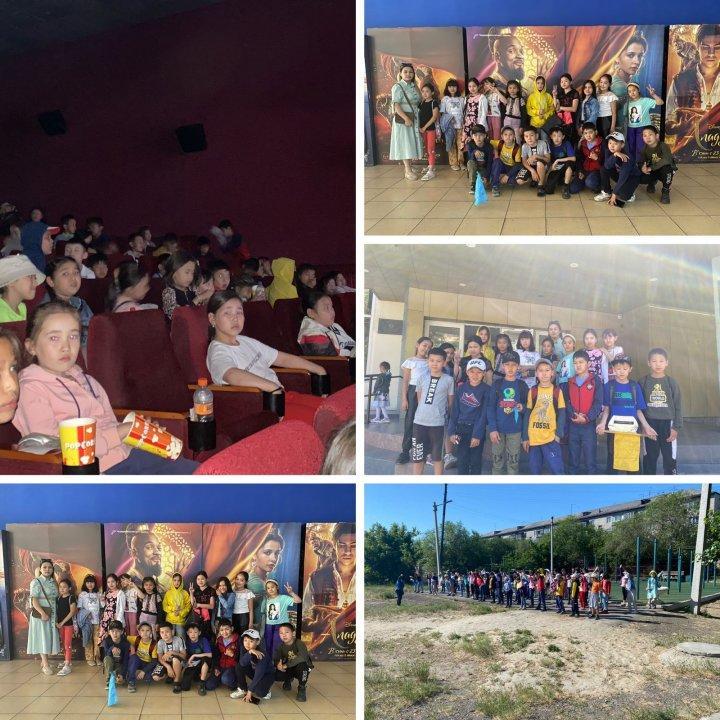"Балдәурен" лагерінің оқушылары қаламыздағы "Алем" кинотеатрында.
