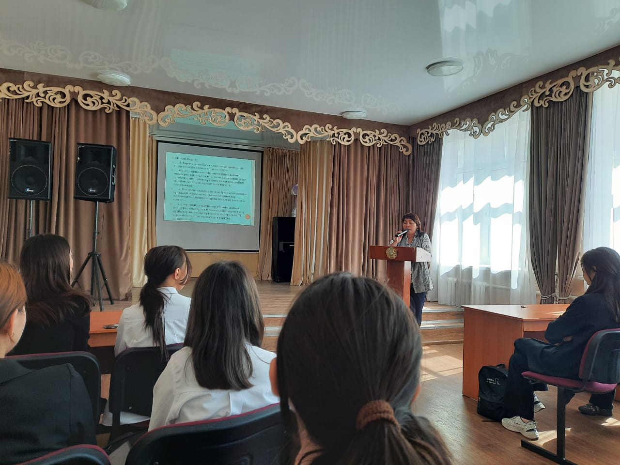 "Жасөспірімдер арасындағы зорлық - зомбылықтың және әлімжеттіктің алдын алу" танымдық психологиялық сағаты болып өтті.