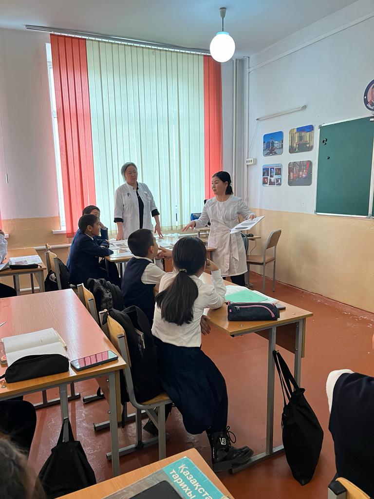 01.12.23 күні ,, 6 Аралас үлгідегі емхана,, дәрігері Алма Болатқызы,оқушыларға ,,Қызылша ауруының алдын алу,,және Қызылша белгілері,, туралы түсіндіріп шықты.