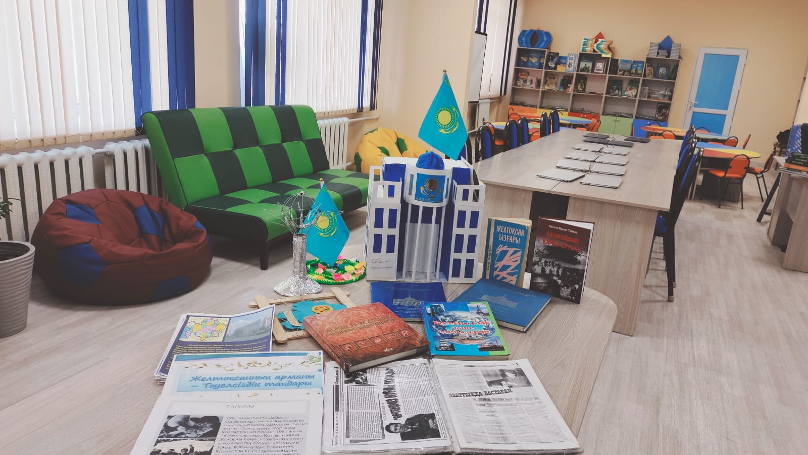 "23 ЖОББМ" КММ - нің кітапханасында" " 16 желтоқсан - Қазақстан Республикасының Тәуелсіздік  күні"  атты көрме ұйымдастырылды.