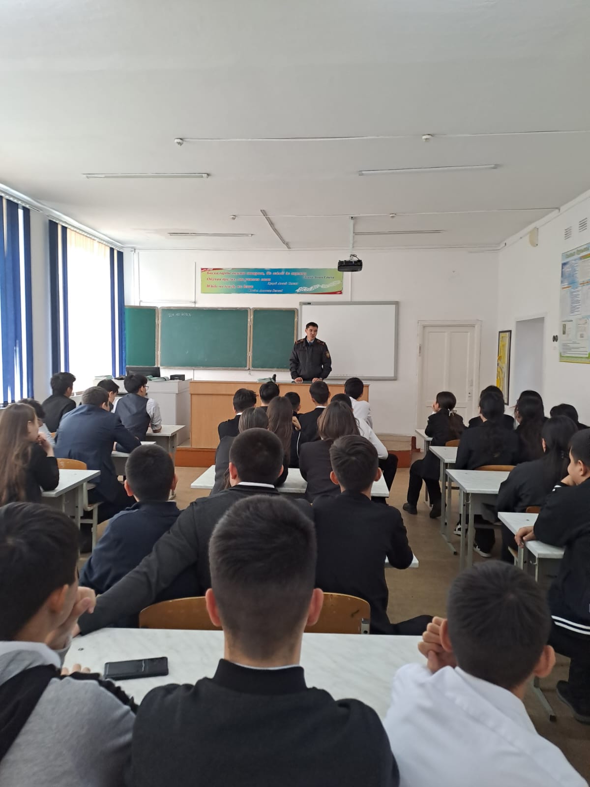 Затон полиция бөлімінің кәмелетке толмағандар ісі жөніндегі мектеп инспекторымен  "Сыбайлас жемқорық-қоғам дерті" тақырыбында кездесу өтті